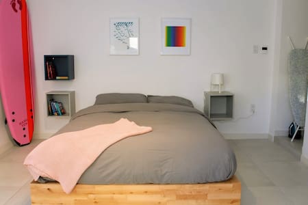 Studio steps from the ocean