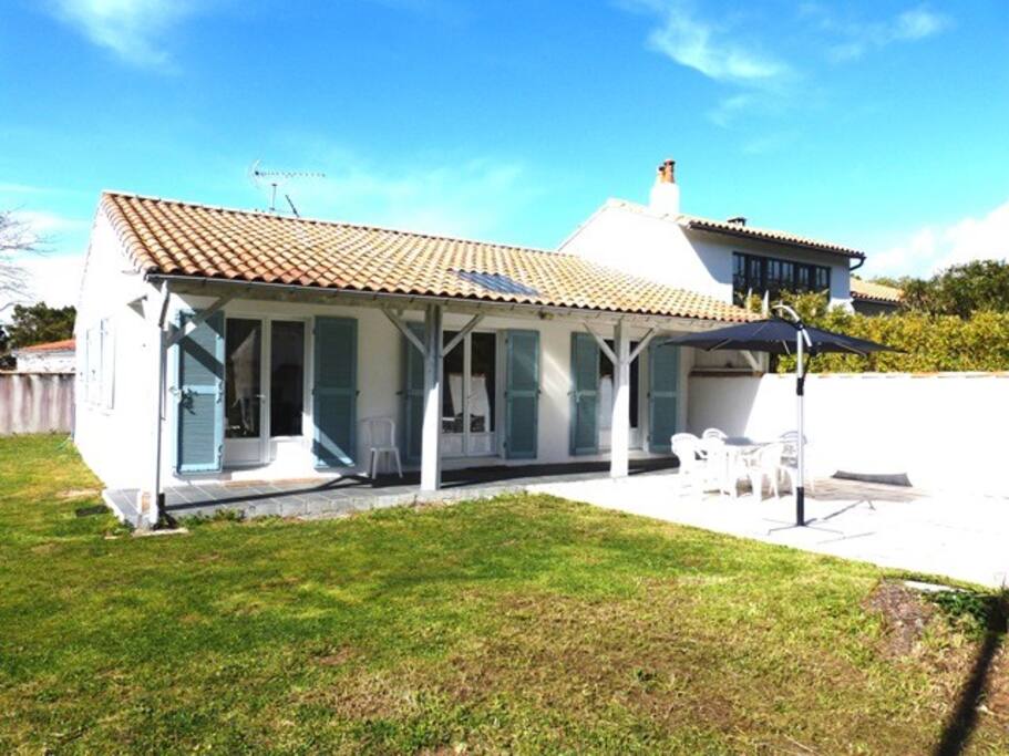 3 grandes pièces donnant directement sur le jardin avec de grandes baies doubles vitrages