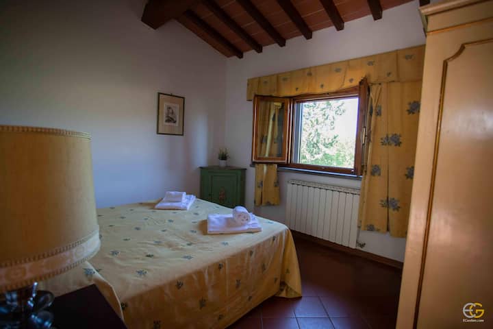 dhomë gjumi dopio në katin e parë
