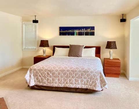 Novelty Hill Haven- Convenient Country Living