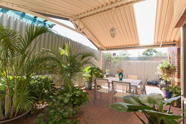 Delightful Townhouse Plus Breakfast