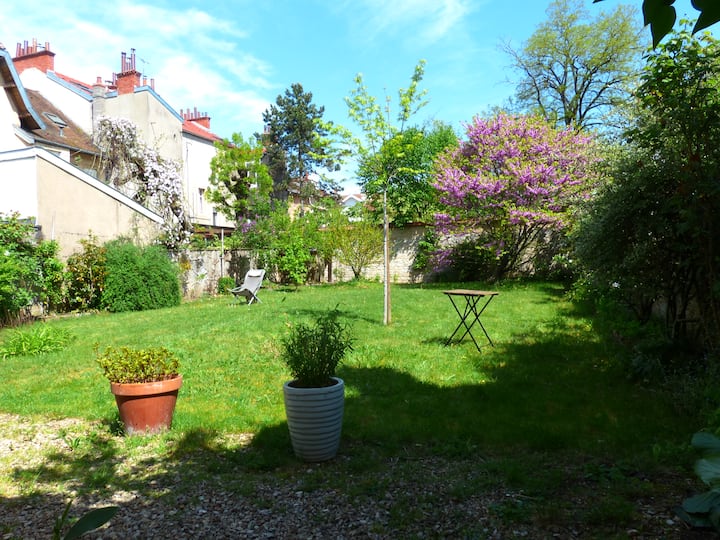 Maison Au Calme Avec Jardin, Proche Centre Ville - Dijon