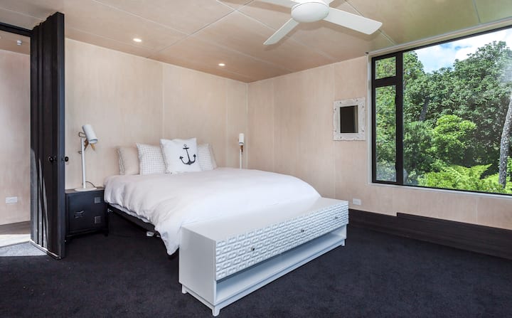 King bedroom upstairs