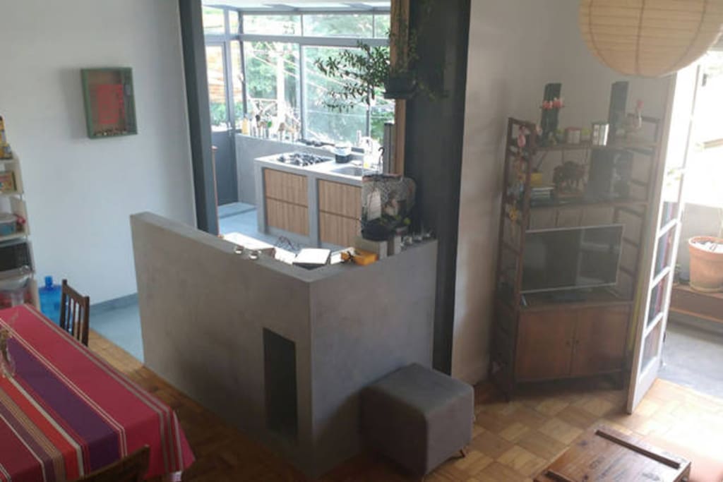 Sala de estar integrada com a cozinha