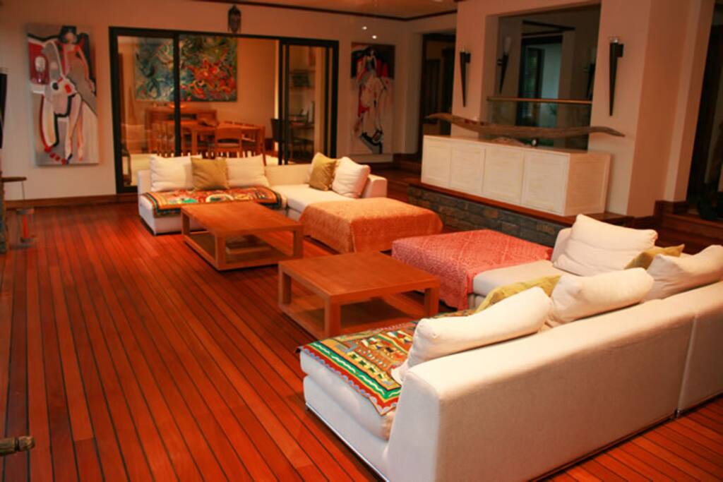 Living room for a nice family meeting.