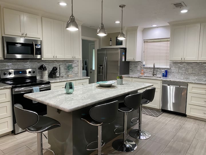 Sunset Inn Near The Woodlands Houses for Rent in Conroe, Texas