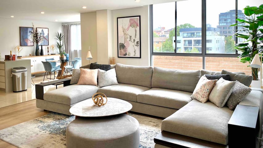 Executive Penthouse – 2 Storey – 3 Queen Bedrooms