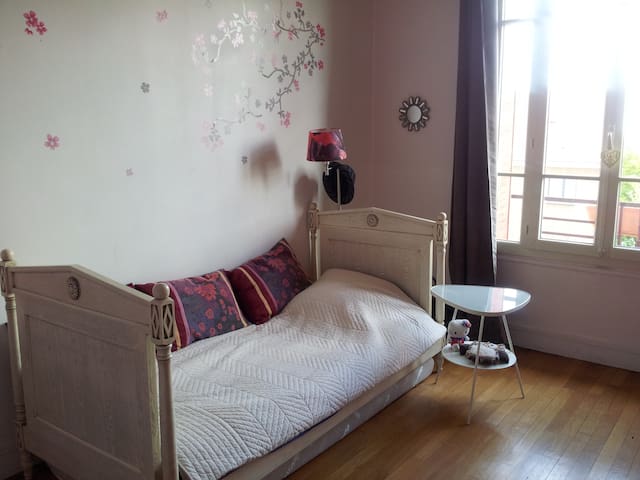 Ideal room to work, near Paris