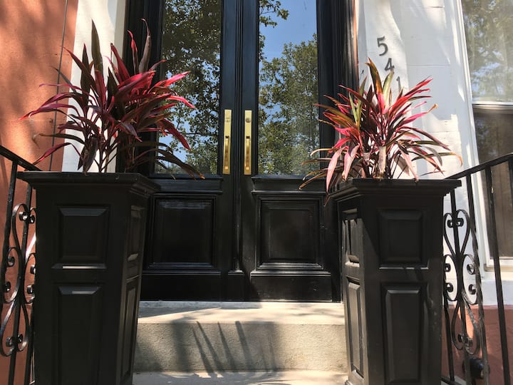 2 Br Brownstone Retreat, 2nd Fl.