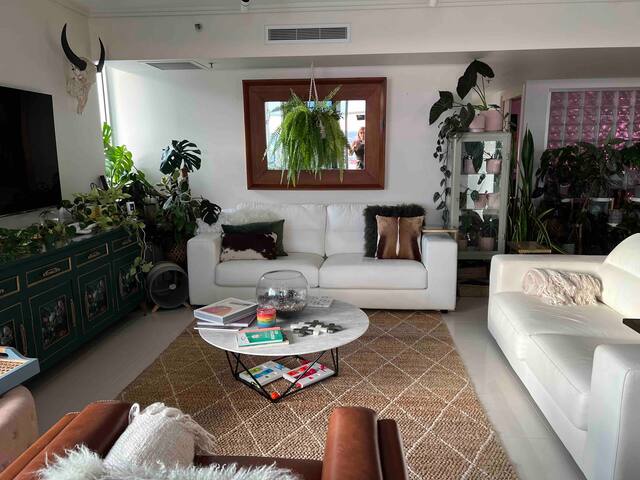 3 bedroom city apartment with amazing river views gallery image 5