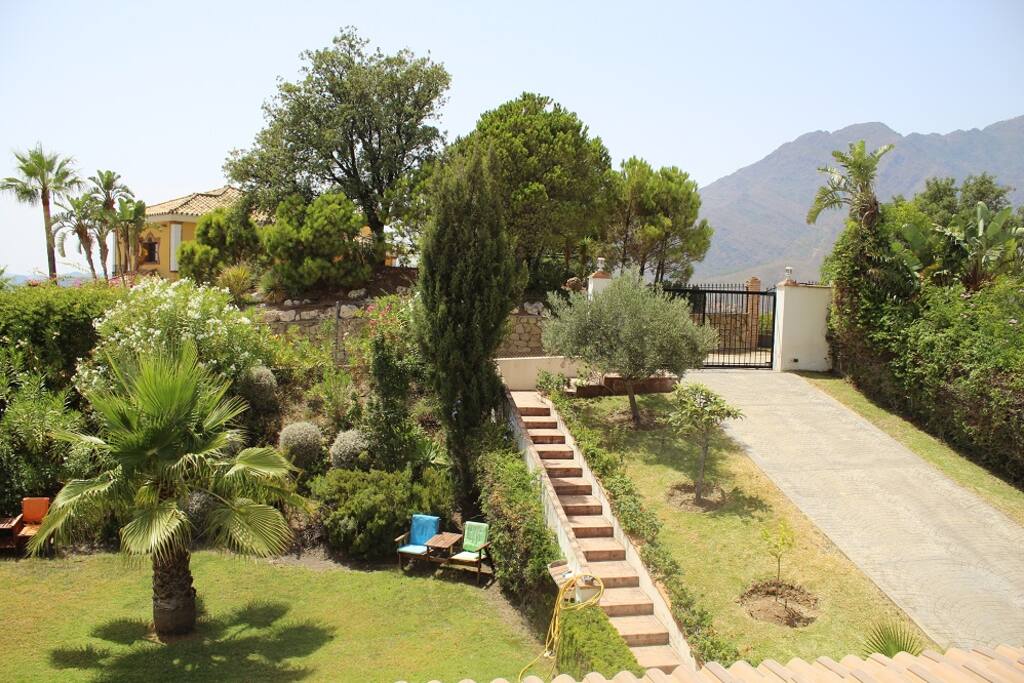 Driveway down to villa