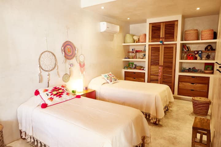 Dormitorio atrapasueños con dos camas individuales (se puede convertir en cama tamaño king).