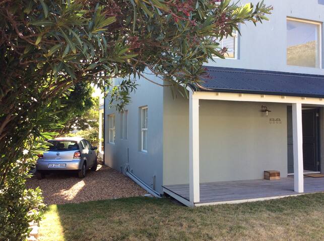 Beautiful beach house near Cape Point gallery image 3