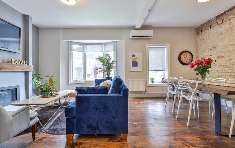 High Park Lux: Sauna •King Bed •Family Friendly gallery image 2