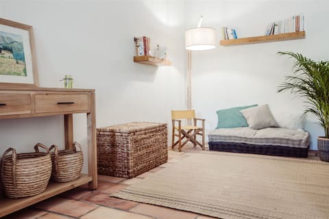 Popular Airbnb listing: Villa LEPIDUS, for a quiet stay in Gordes in Gordes
