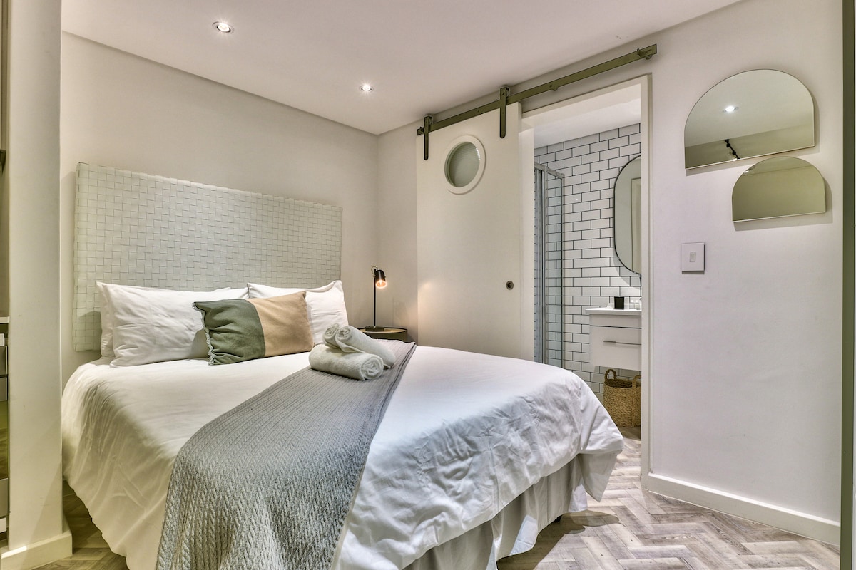 Tuynhuys Studio in Keerom Street - Apartments for Rent in Cape
