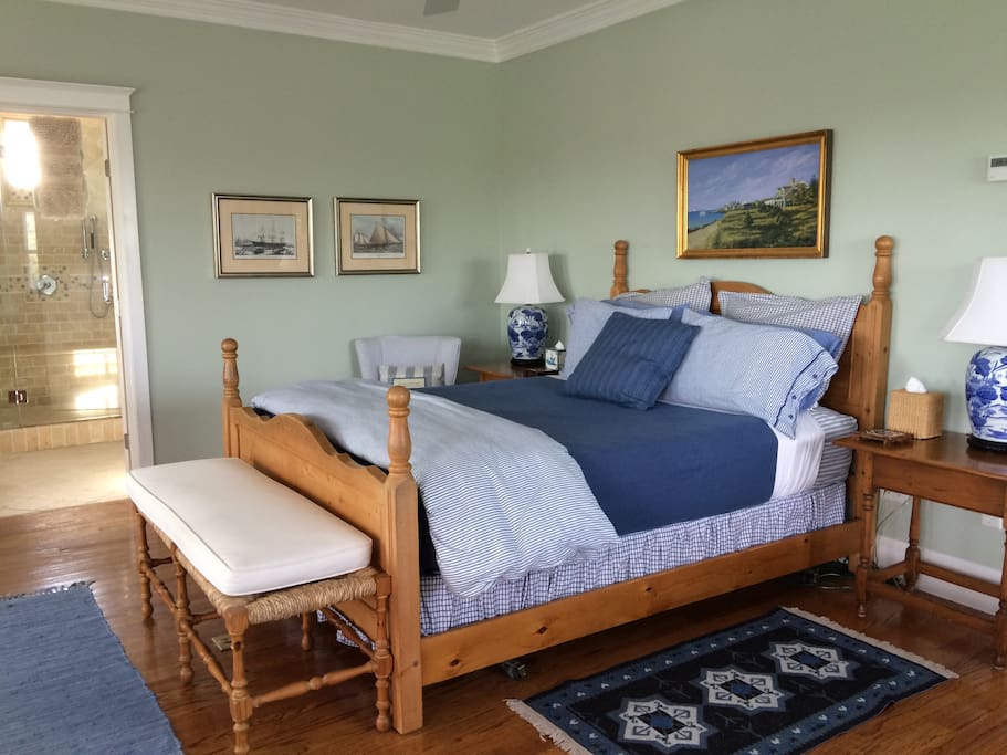 Harbor Queen Suite