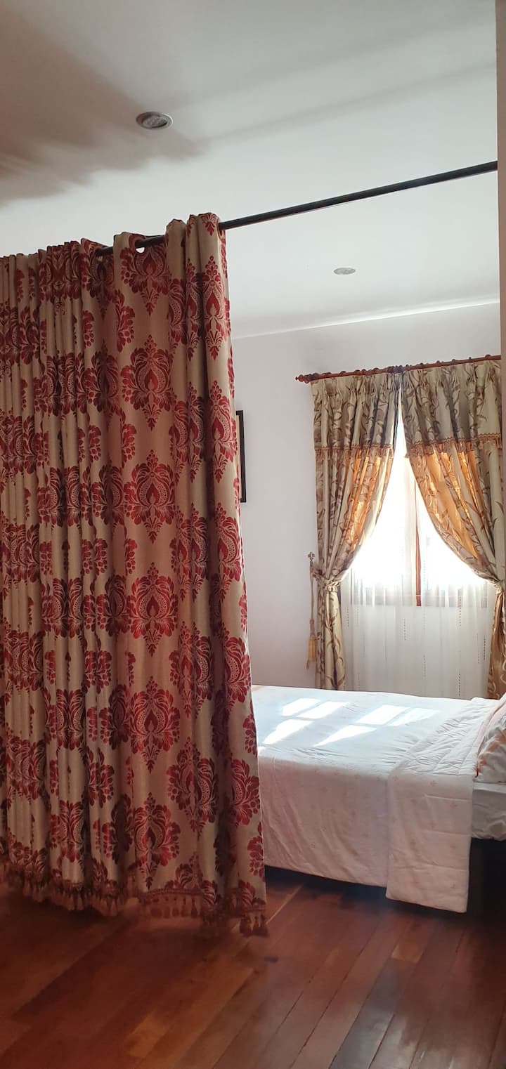 Bedroom 2 with 1 Double bed + 1 Single bed