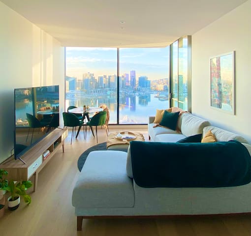 Waterfront Apartment. Best Views in Melbourne!