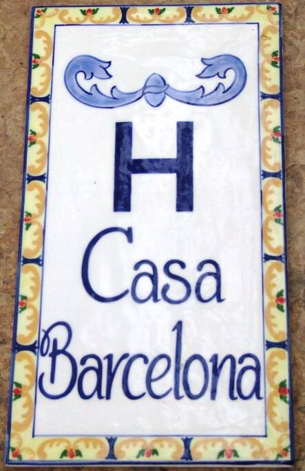 Nuestro logotipo con los colores del arco iris