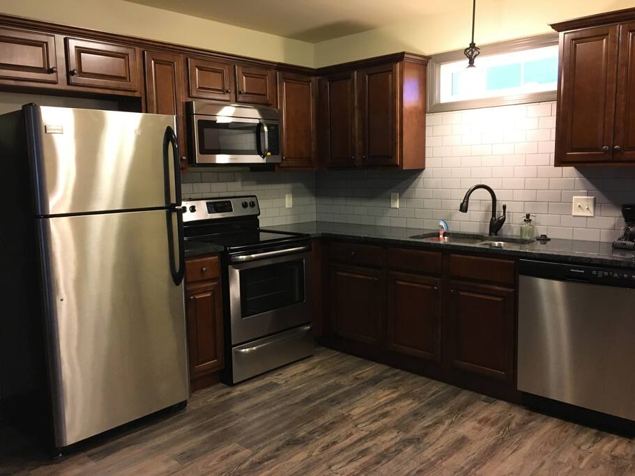 kitchen/granite counter tops