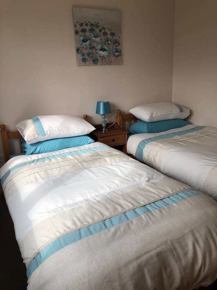 Стая с 2 единични легла