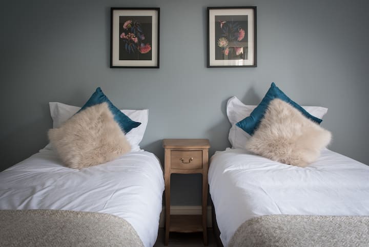 bedroom 2 - super-king or twin configuration