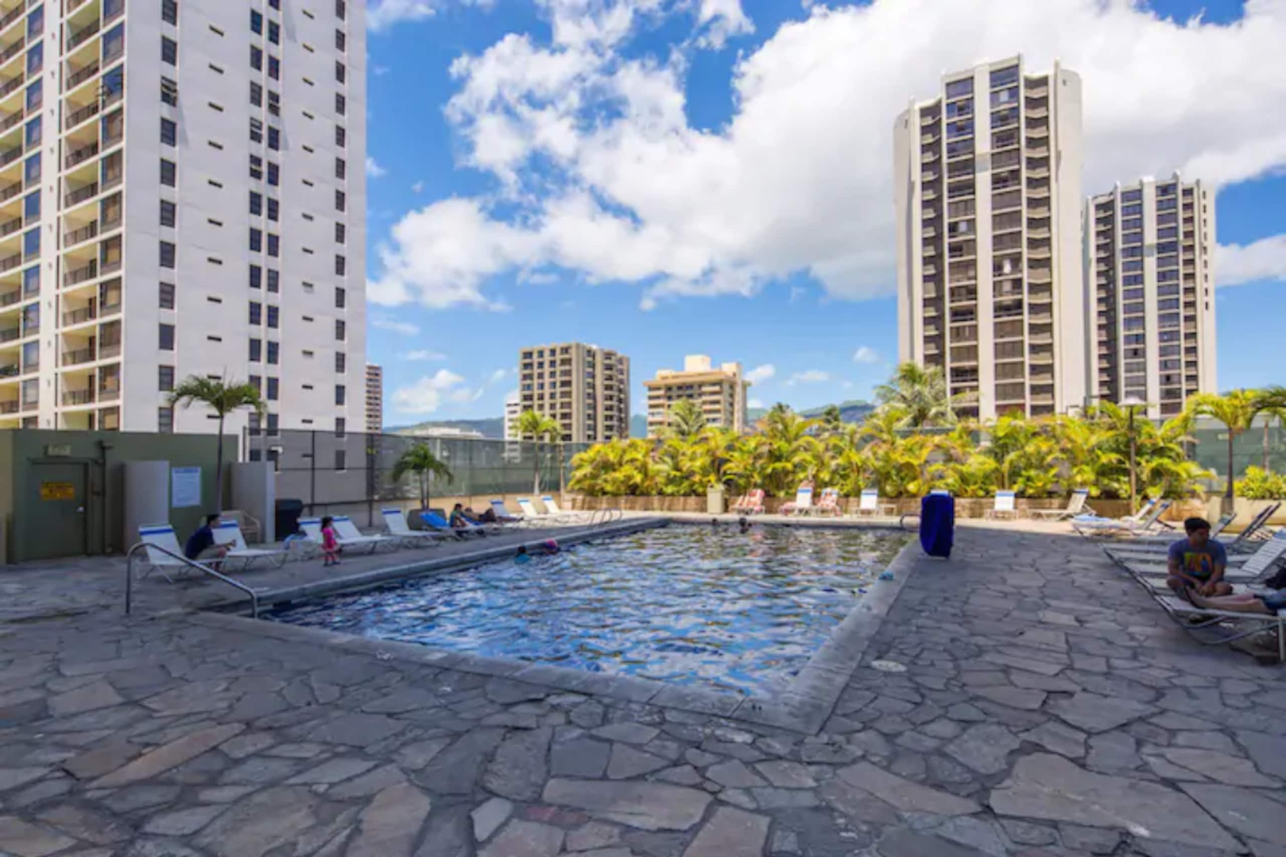 Condo in Honolulu · ★4.61 · 1 bedroom · 3 beds · 1 private bath - Image 8