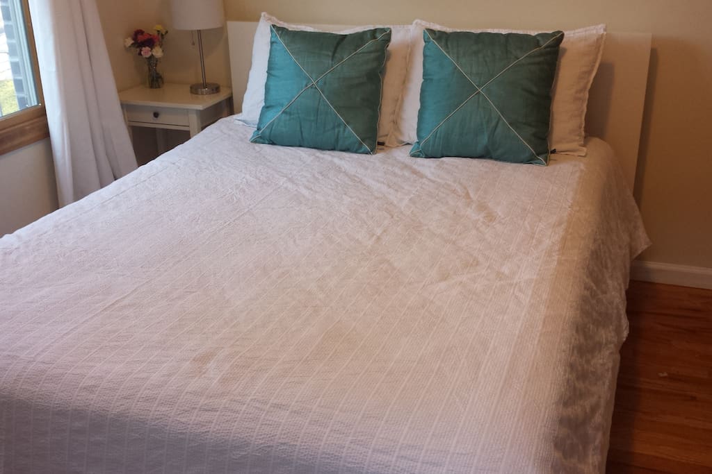 Extremely comfortable large queen bed