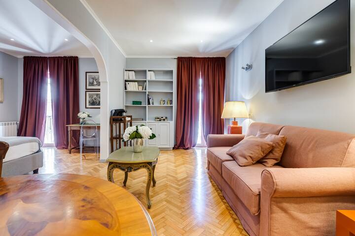 Very bright high floor apartment, with elevator gallery image 4