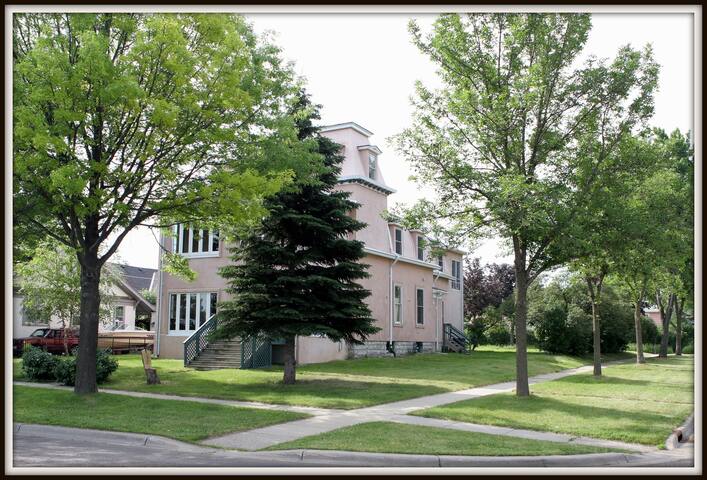 French 2nd Empire Mansion – Wedding HQ and 4 Baths