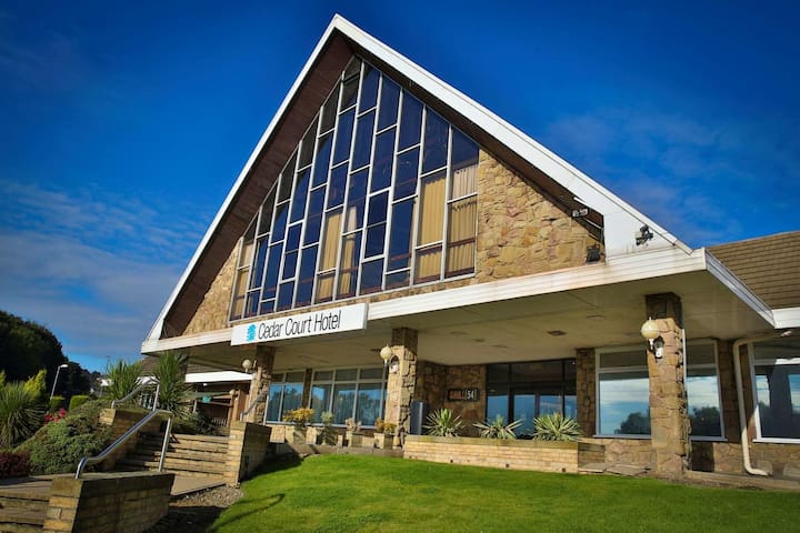 Perfect location for business or leisure