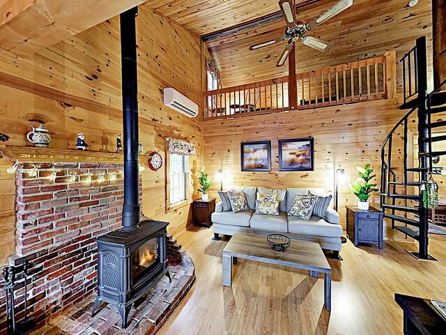 Waterfront Getaway on Beech Hill Pond w/ Fire Pit