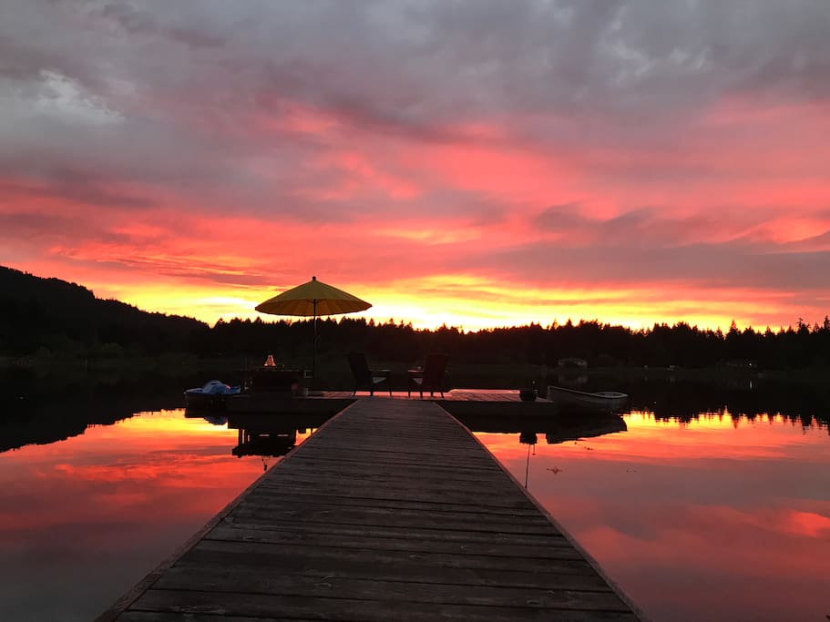 Live Mesmerized with stunning sunsets. Be sure to reward yourself with some delicious local BC wine & appies.