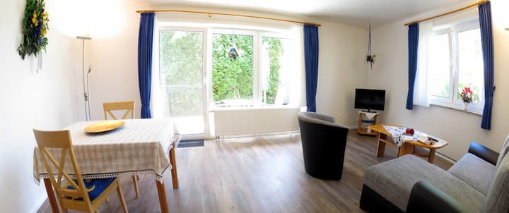 Vardagsrum med 32" LED-TV med satellit ( G/F, Flat-Apfel eller Flat-Birne)