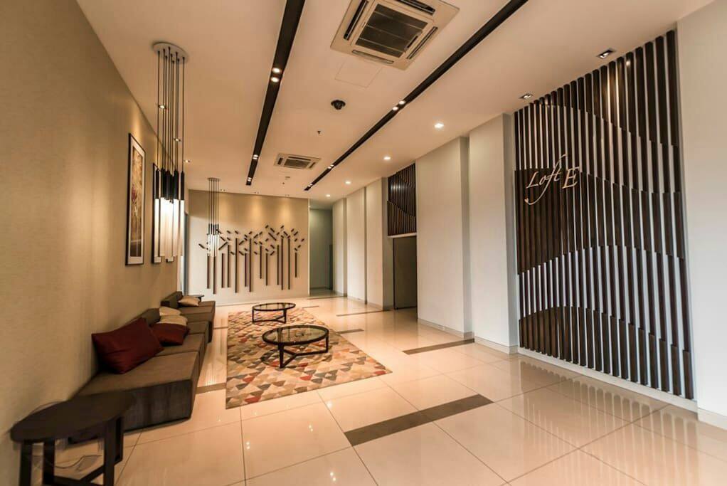 Loft E lobby
