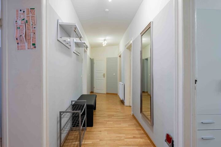 BIG CENTRAL BERLIN CITY MITTE 4RMS FLAT 1ALocation gallery image 4