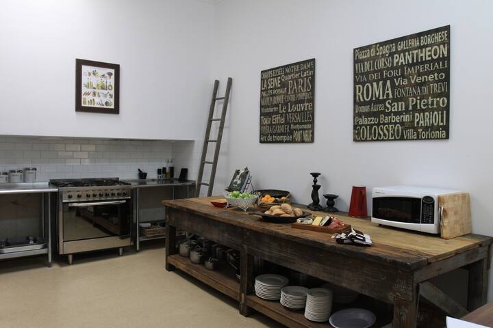 Healesville Garden Grandview 10 Bdrms (22 Guests) gallery image 2