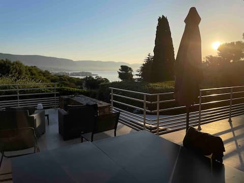 Beautiful Villa 10p, Beach Walking & Sea View