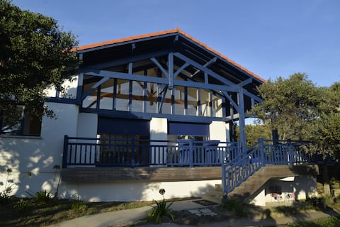 Villa garden pool and the beach 2 minutes away