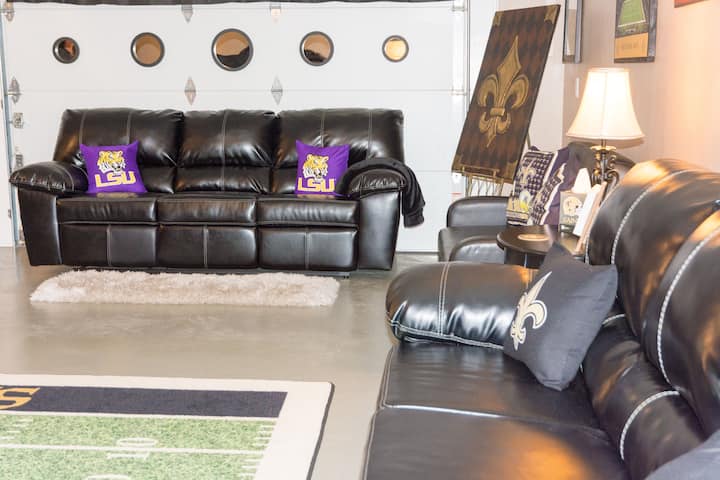 Sofa mbili za ngozi na recliners 2 kila moja