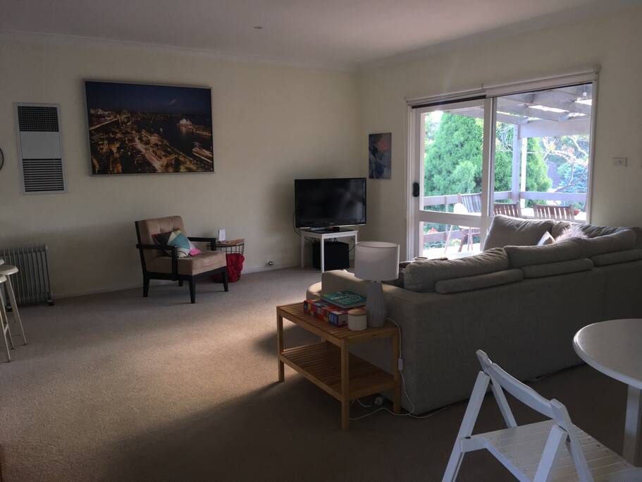 Spacious lounge room