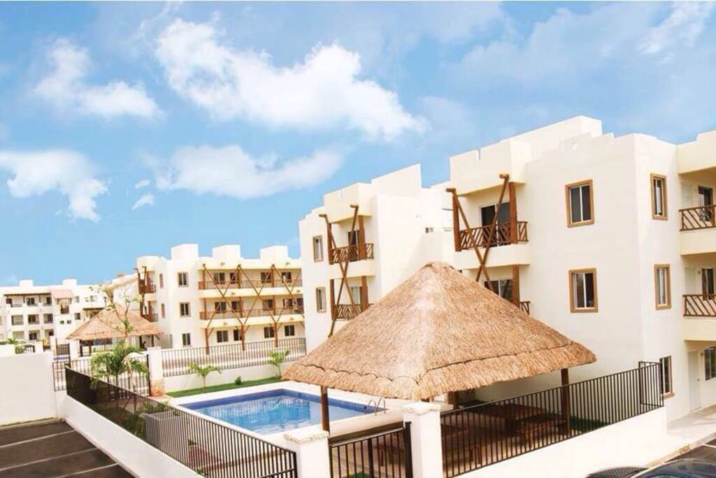 Common area + pool + bbq
