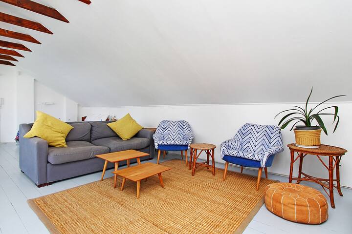 Contemporary Victorian with Deck gallery image 3