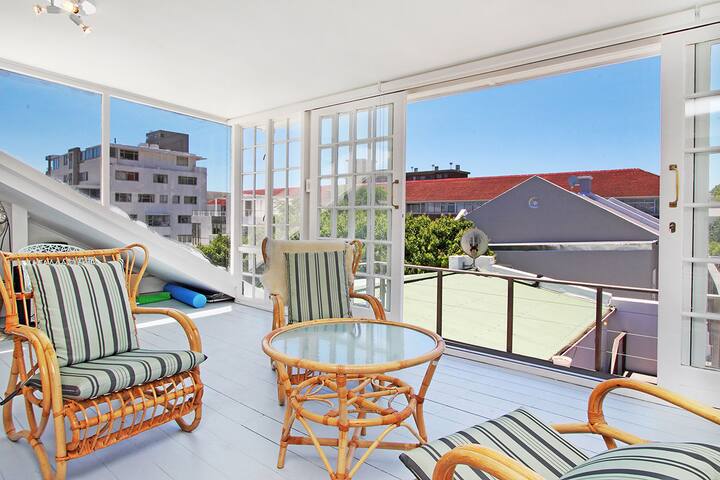 Contemporary Victorian with Deck gallery image 4