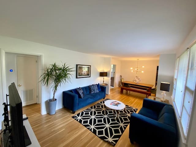 Guitar Town Getaway | Near Downtown & Airport