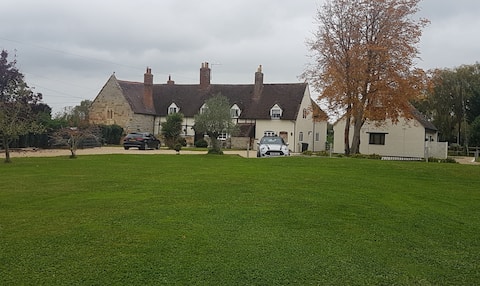 Top performing Airbnb: Cosy Cottage "2 Orchard Nursery Long Marston" in Warwickshire
