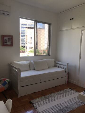 Aconchego em meio a badalada Dias Ferreira gallery image 3