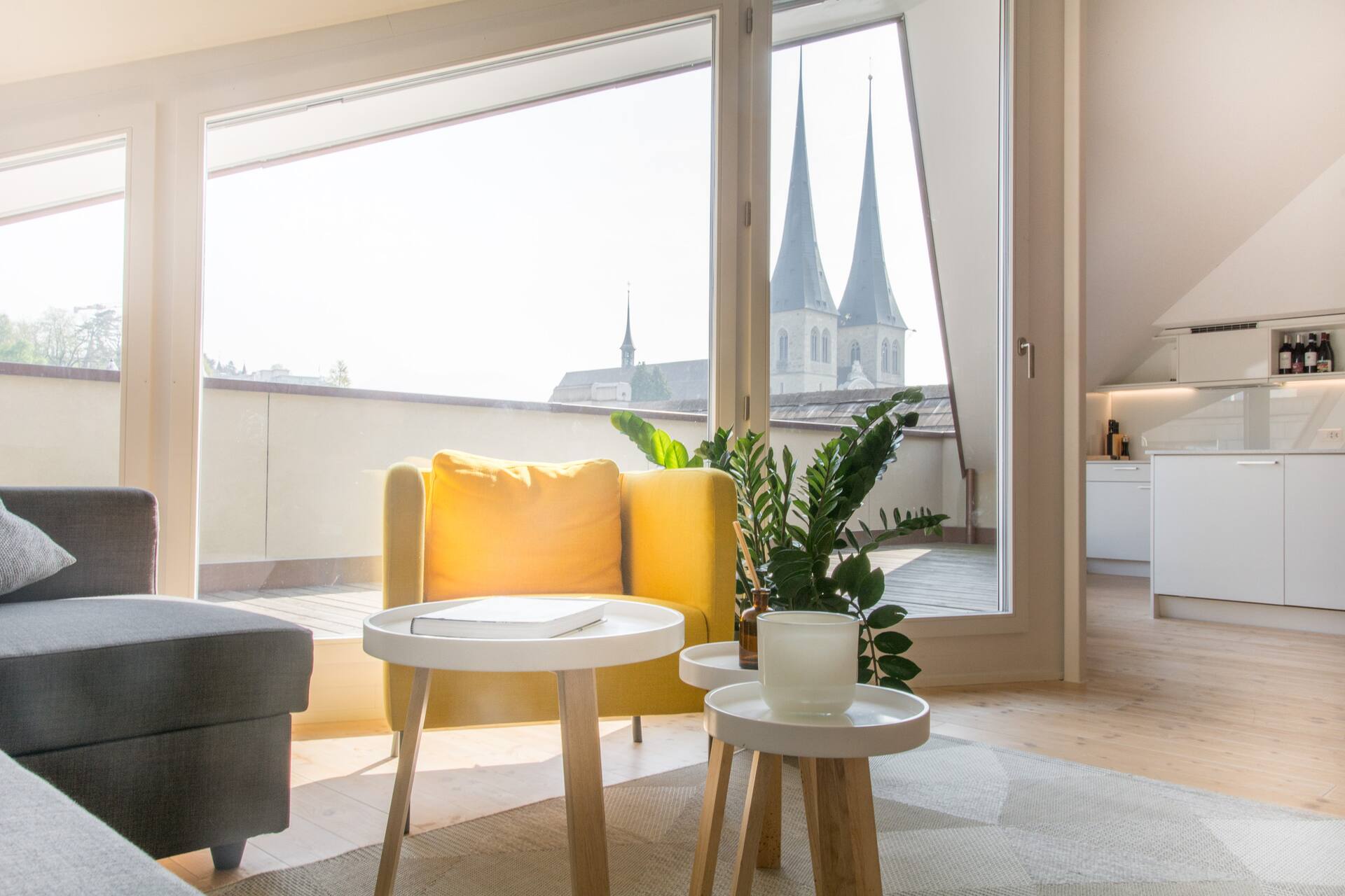 City Center Design Apartment with the Terrace