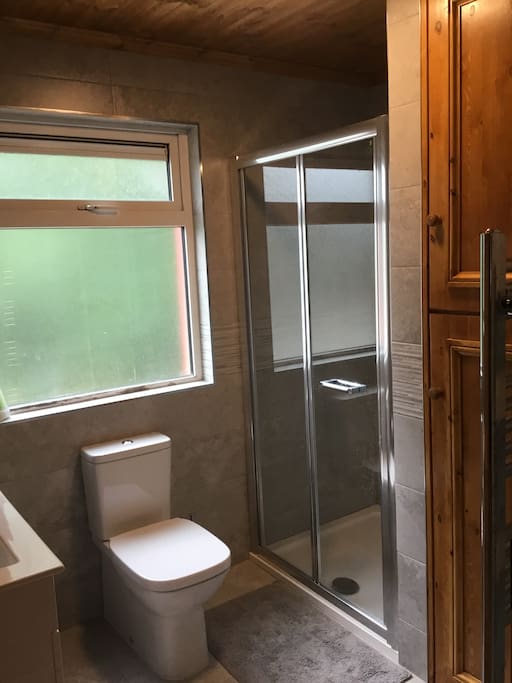Main bathroom with power shower